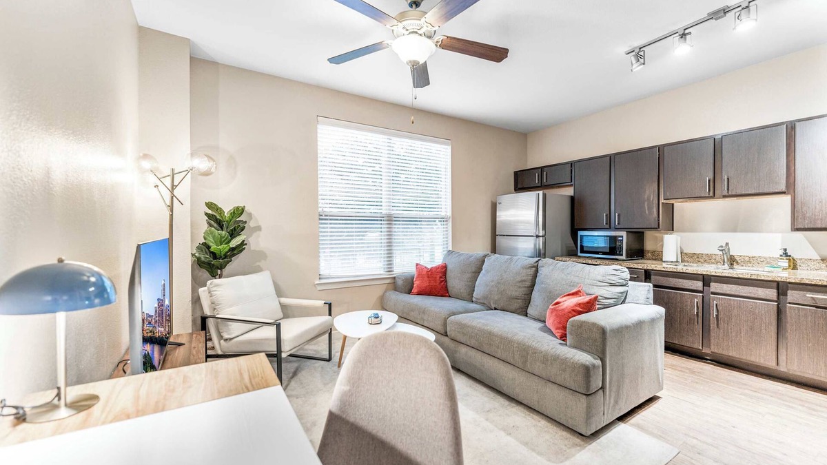 MLK Apartment | Cute SoCo 1BR King Suite w/GymPickleballLaundry