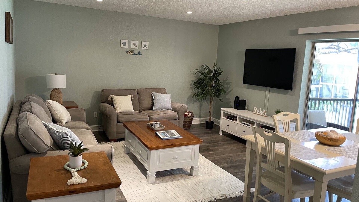 Anona Condo | Cute, spacious 2 BR 2 Full BA condo minutes from the beaches
