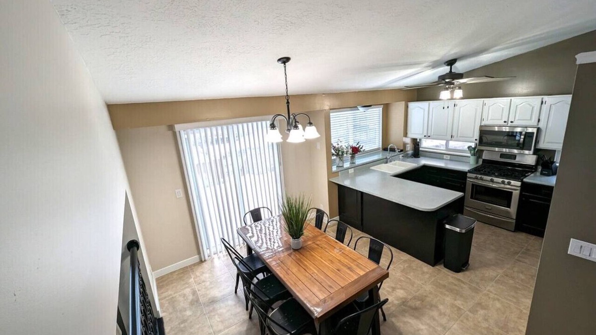 Layton House | Cute Spacious Home 3 BR