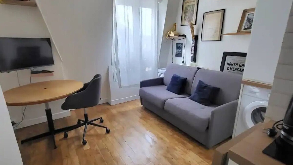 Quartier Saint-Ambroise Apartment | Cute studio with a view Paris Saint Ambroise