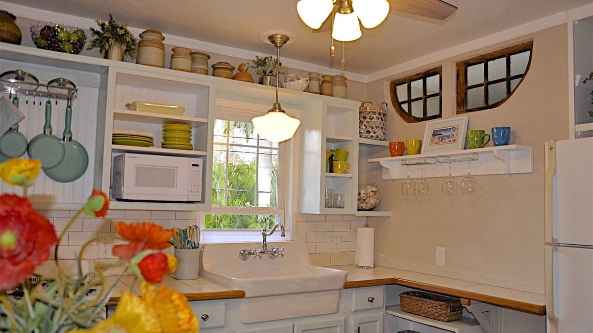 Historic Old Northeast Apartment | Cute studio with courtyard one block from waterfront parks!
