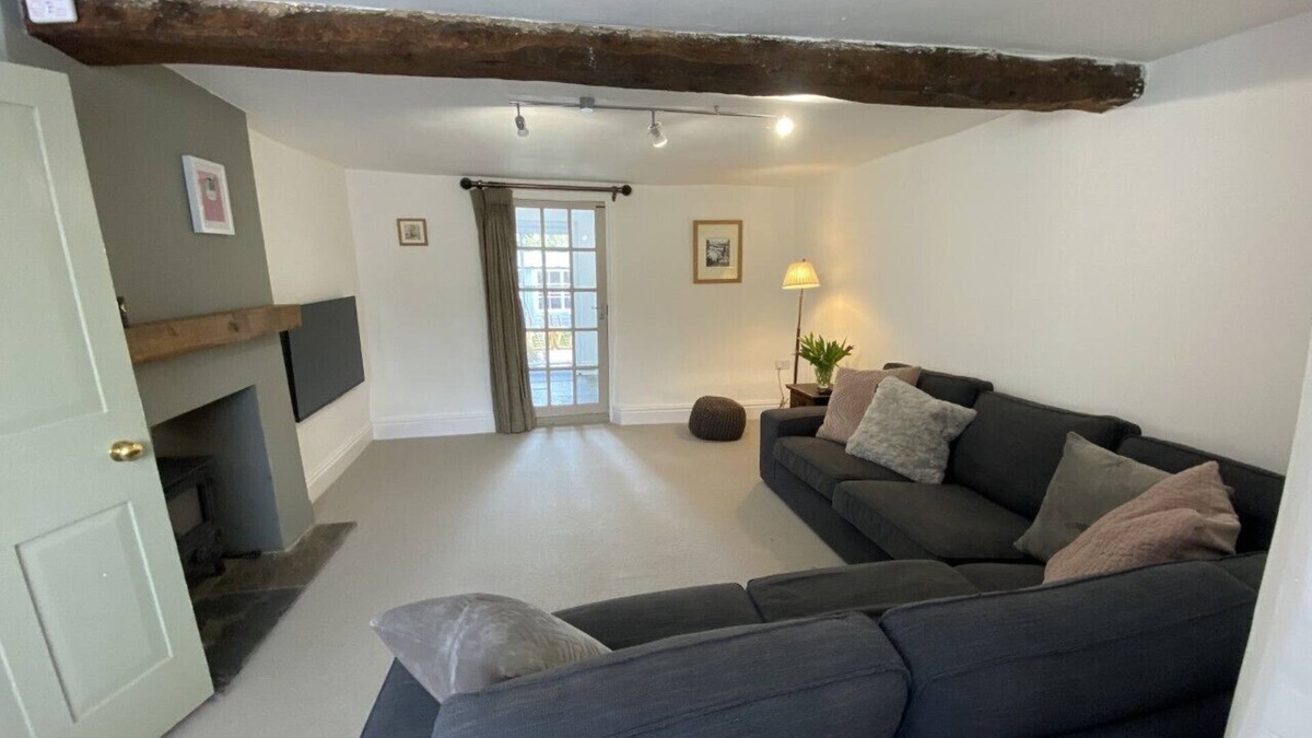 Long Itchington Cottage | Cute, stylish cottage full of character