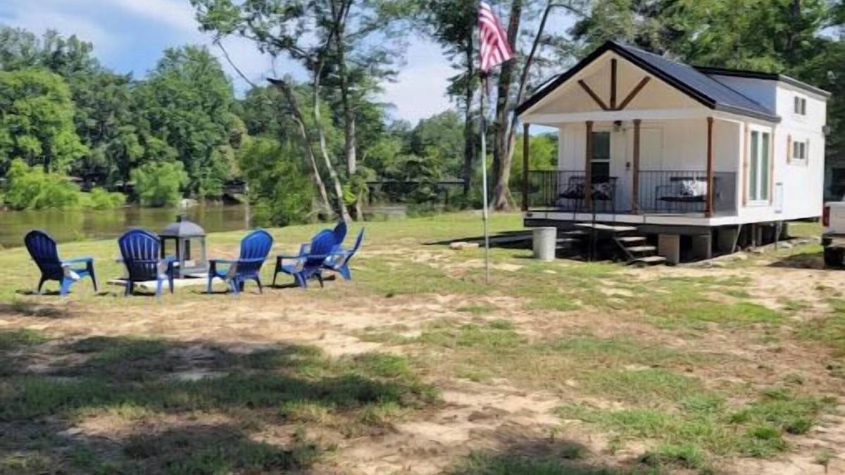 Fred House | Cute Tiny Home on the River