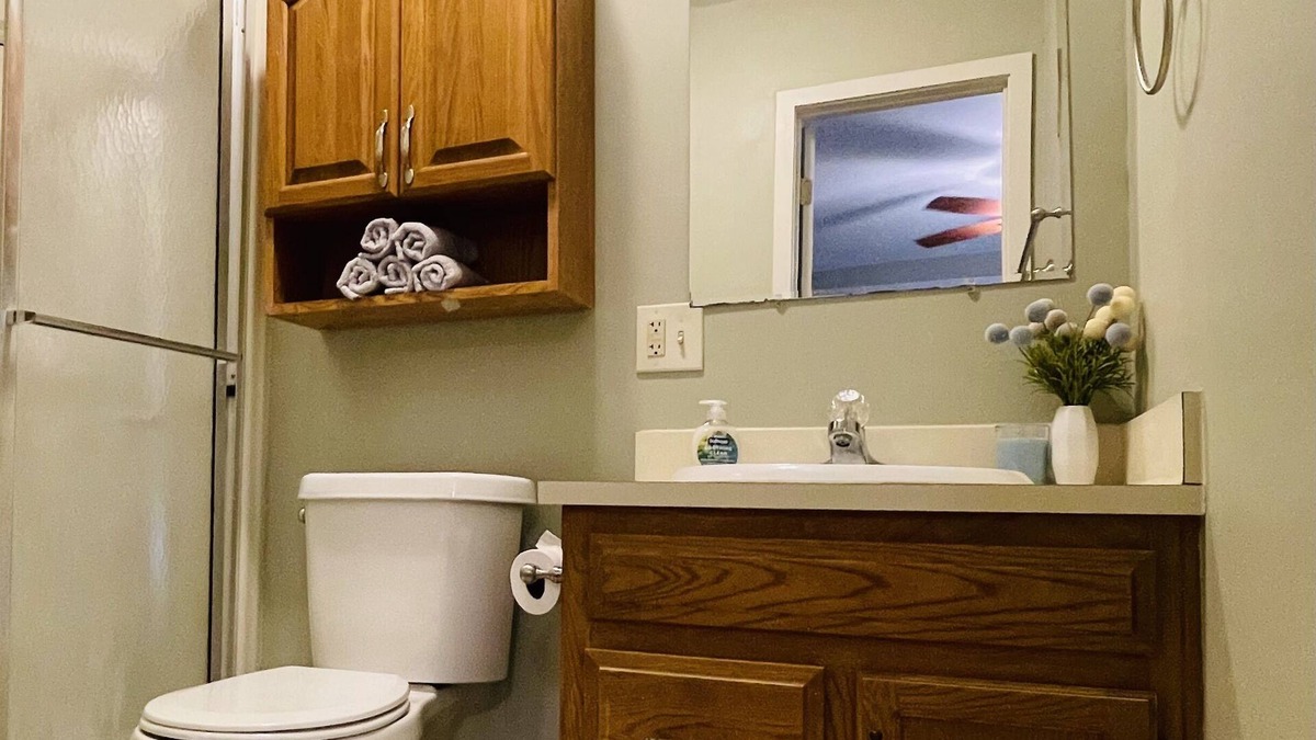 Kearney House | Cute Updated One-Level Living in Quiet Cul de Sac