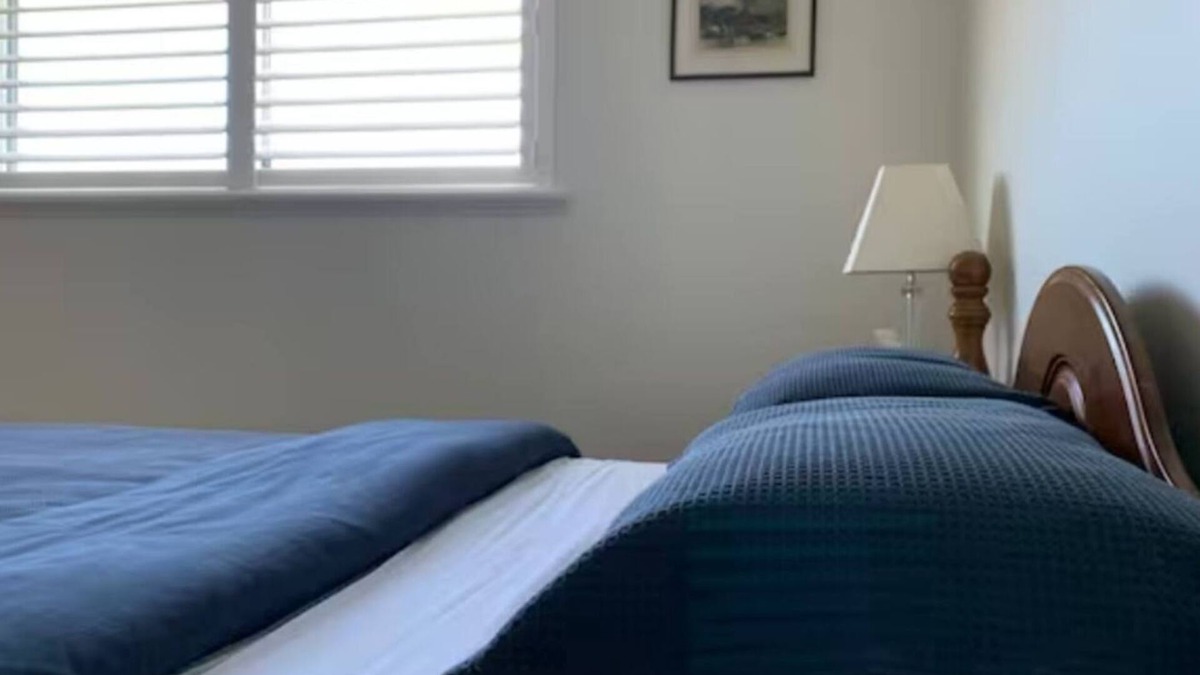 Mira Mar Apartment | Cute upstairs 2 bedroom apartment perfect for short stays while visiting Albany