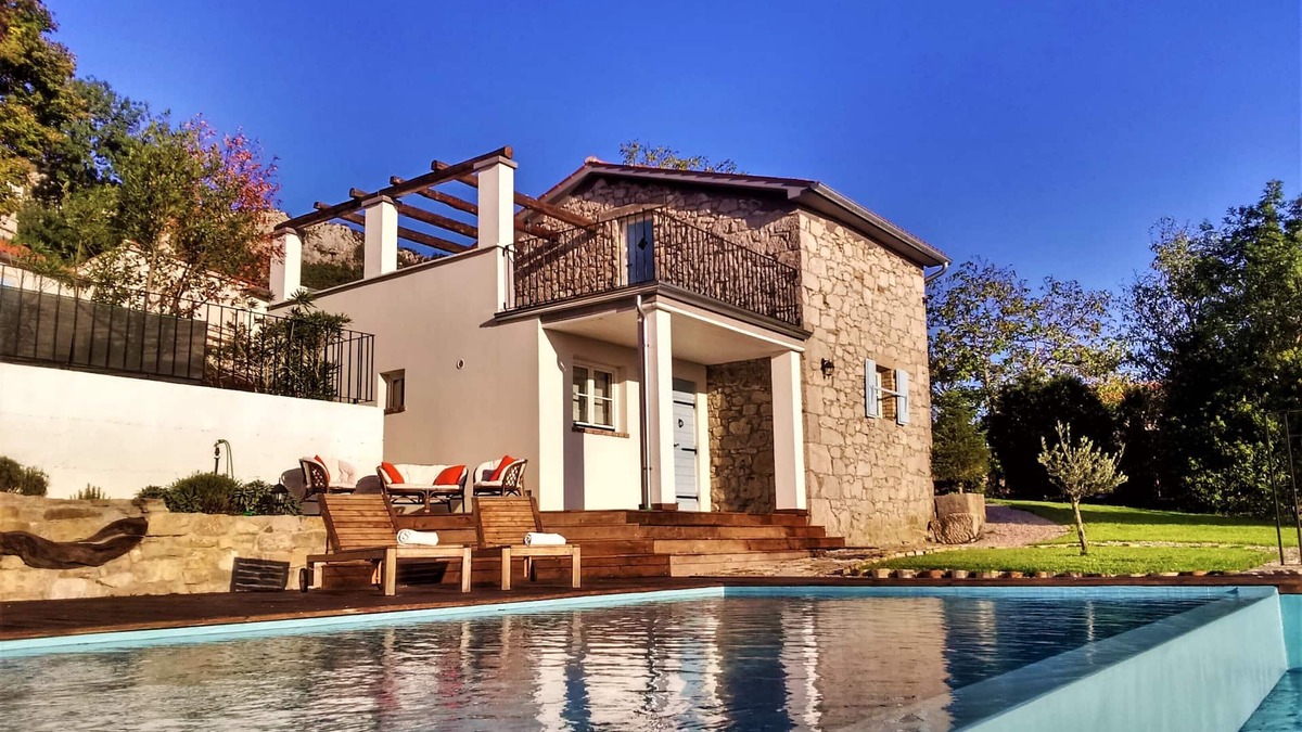 Buzet Villa | Cute vacation house surrounded by green area