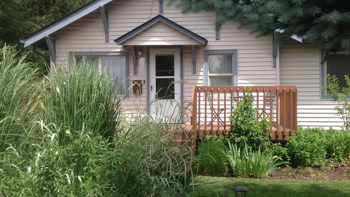 River Terrace House | Cute Westside Craftsman, Walk to Downtown, Large Garage, Cruiser Bikes!