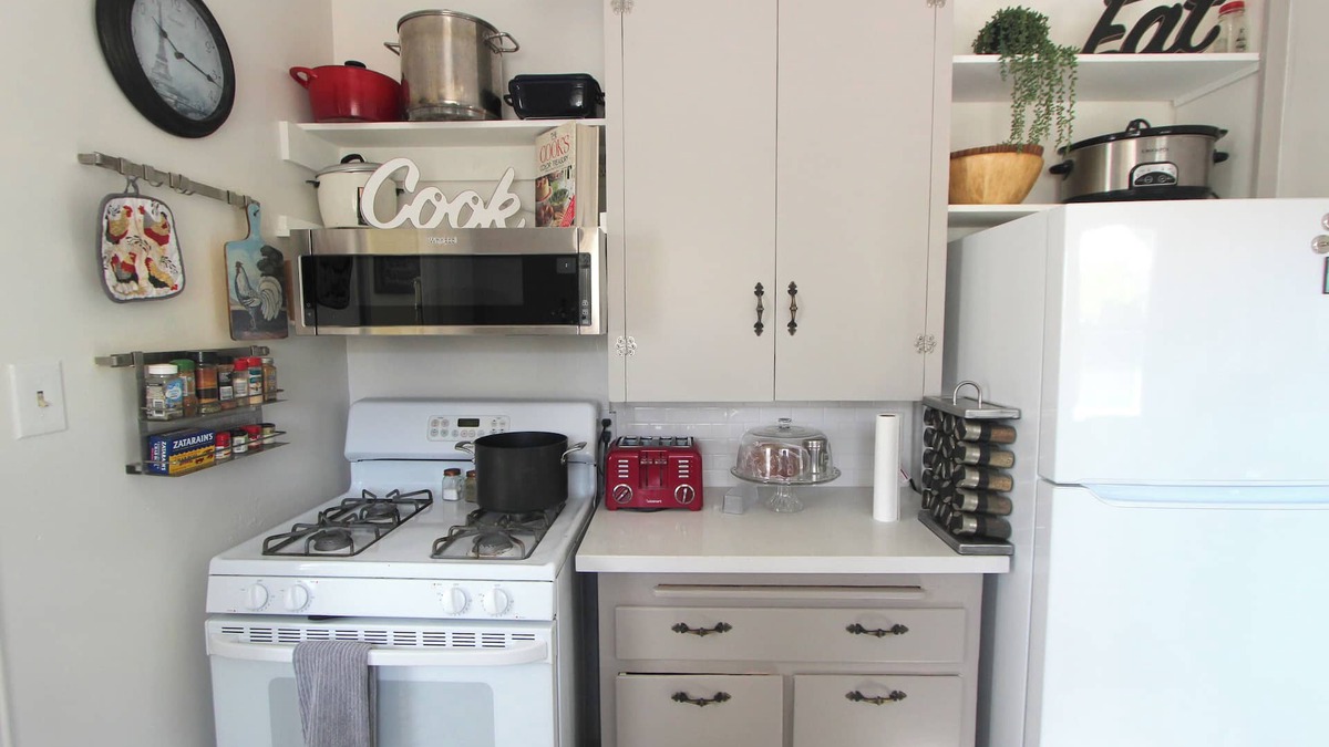 Lompoc House | Cute Wine Country Cottage with big back yard for entertaining