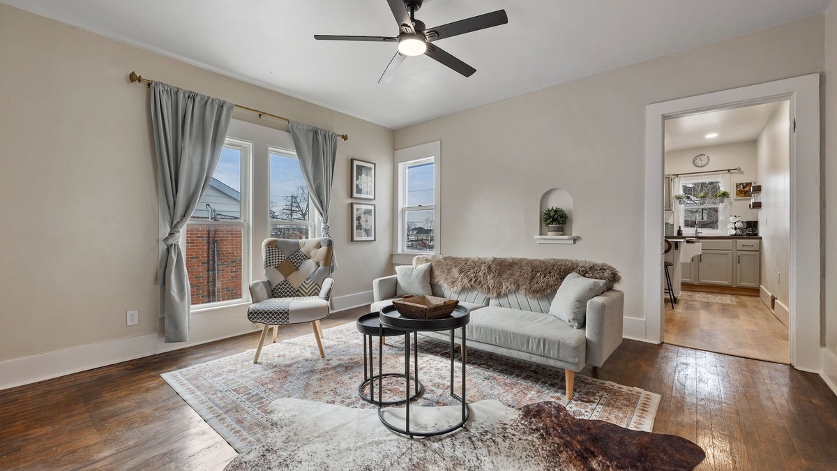 Marion Apartment | Cutie in the Heart of Marion!