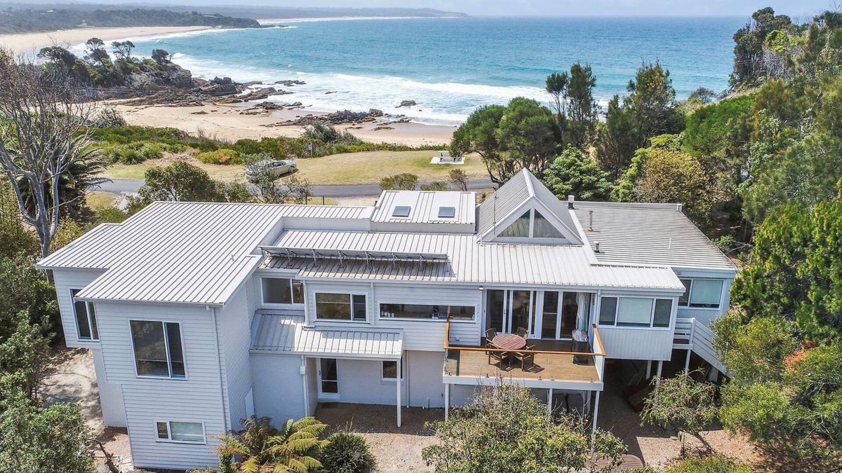 Barragga Bay House | Cuttagee Views - 22 Cuttagee Beach Rd- Linen and wifi
