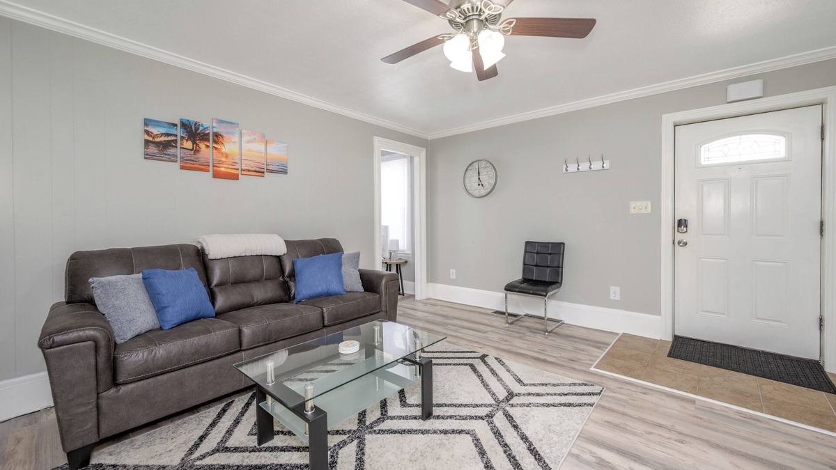 Cuyahoga Falls House | Cuyahoga Valley National Parks Home! Close to downtown Cuyahoga Falls!