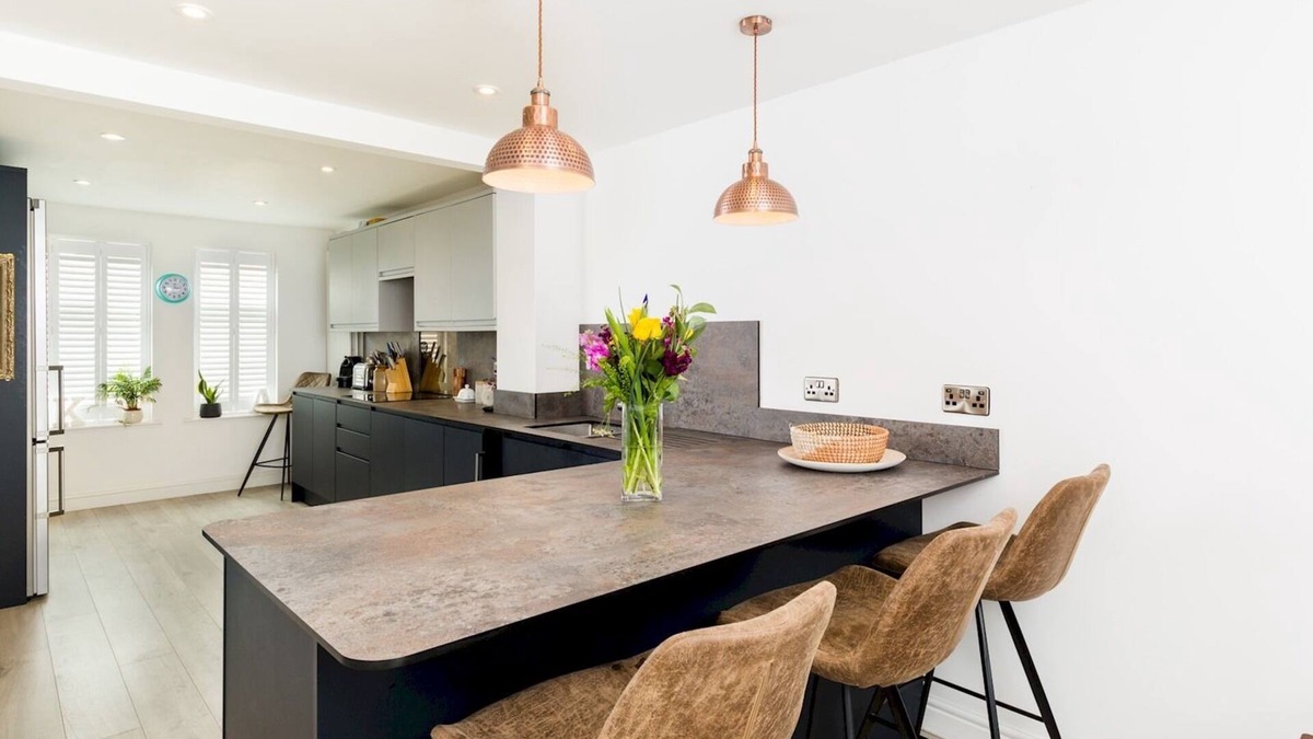 Warwick House | CV34 6BW 19 Purser Drive, Warwick · Spacious 4Bed Family Home with Secure Parking | Pass The Keys