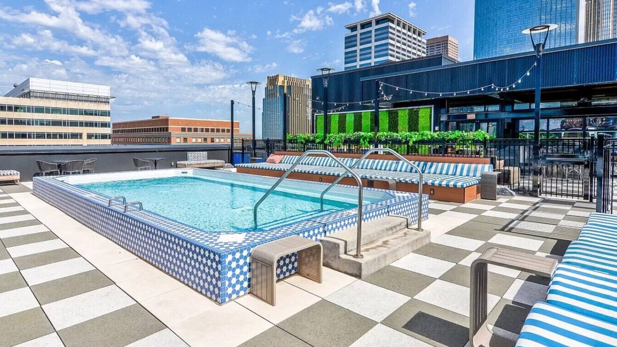 Downtown Minneapolis Apartment | CW/2BR/Sky Lounge/Rooftop Pool/Gym/D