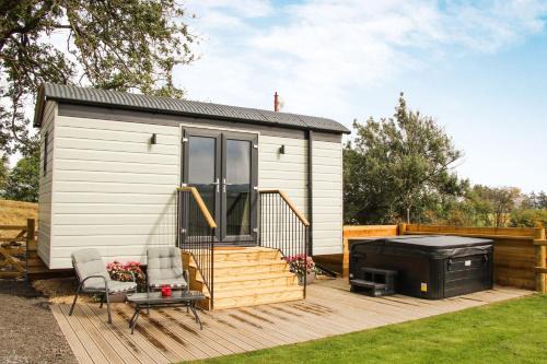 Newcastle-on-Clun House | Cwm Cariad