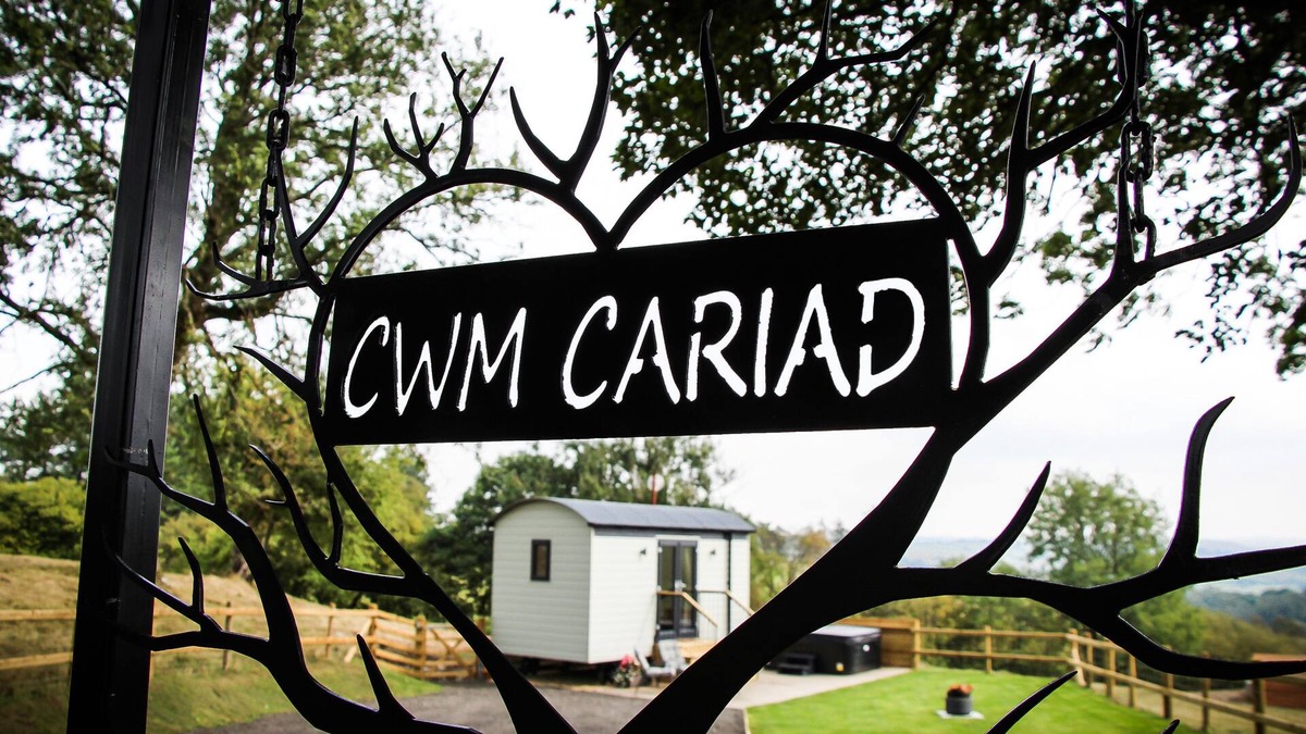Newcastle-on-Clun Cabin | Cwm Cariad - Shepherds Hut with Hot Tub Sleeping 2 guests, Pet Friendly