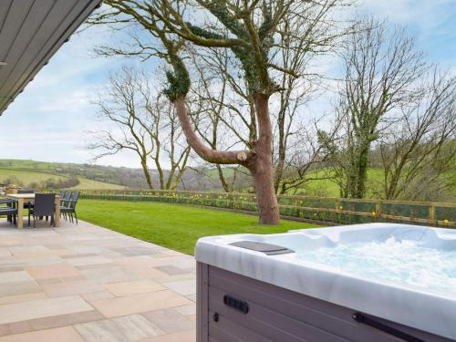 Whitland House | Cwm Hyfryd