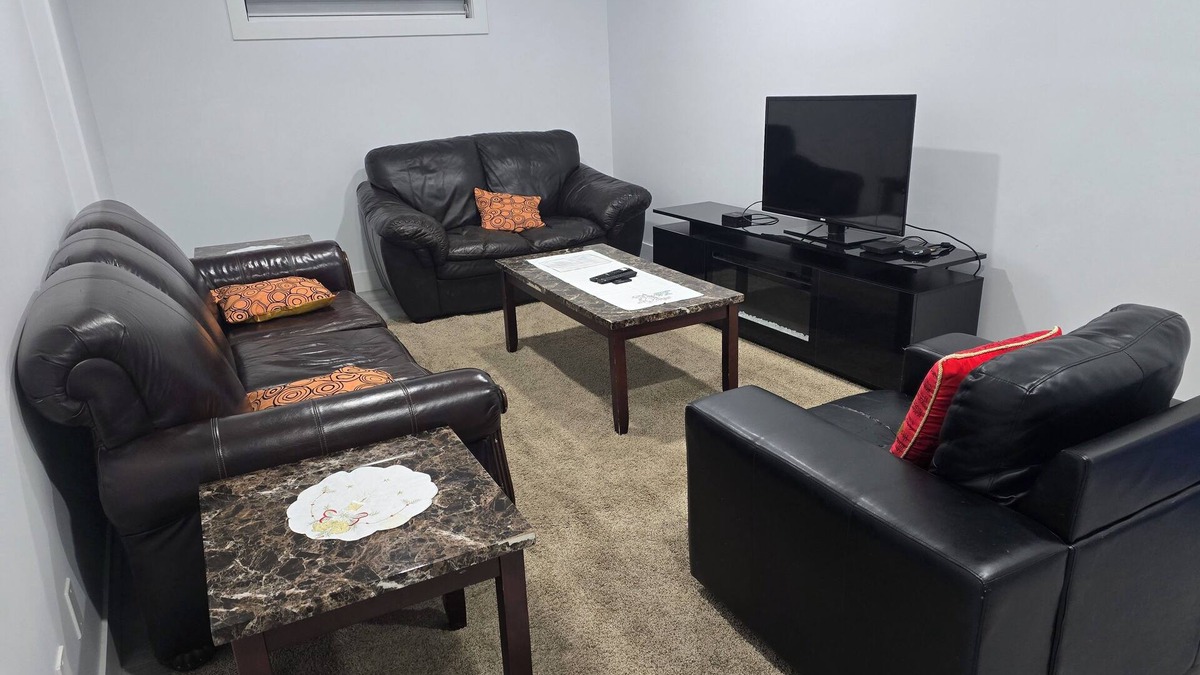 Northeast Edmonton Apartment | CY Becker Drive 2023 Luxury Home Edmonton AB
