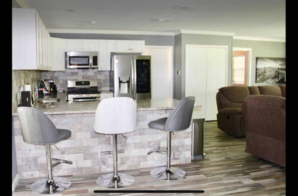 Leon Valley House | CYC Lounge with Guest House