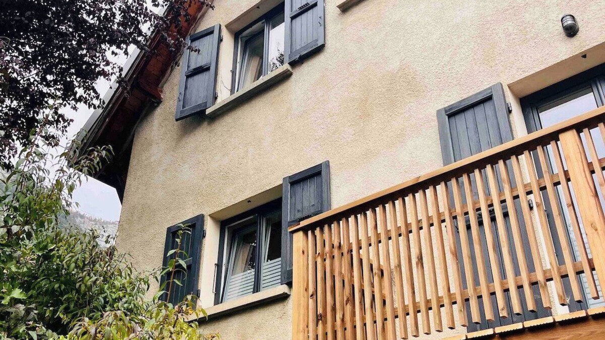 Le Bourg-d'Oisans House | CYCLIST FRIENDLY HOUSE, CENTRE OF BOURG D’OISANS - SLEEPS 4