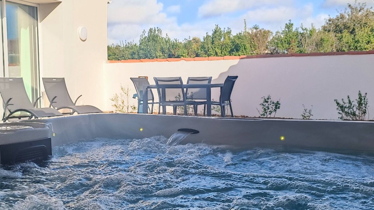 Les Sables d'Olonne Ski Chalet | Cygne- Maison proche de tout - Jacuzzi privatif