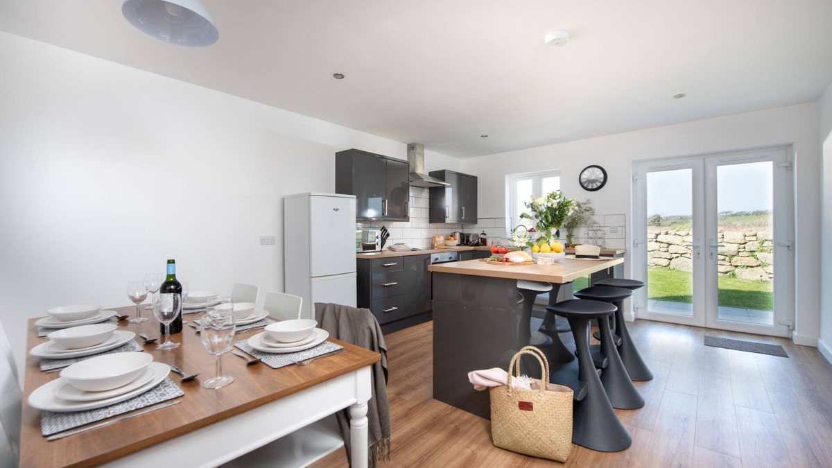 Saint Martin House | Cynibre - a house that sleeps 6 guests in 3 bedrooms