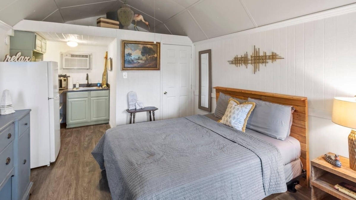 Oil City Apartment | Cypress Chalet- Caddo Lake Cabin 4 with Kayaks! Caddo Lake Cabins, Oil City, La