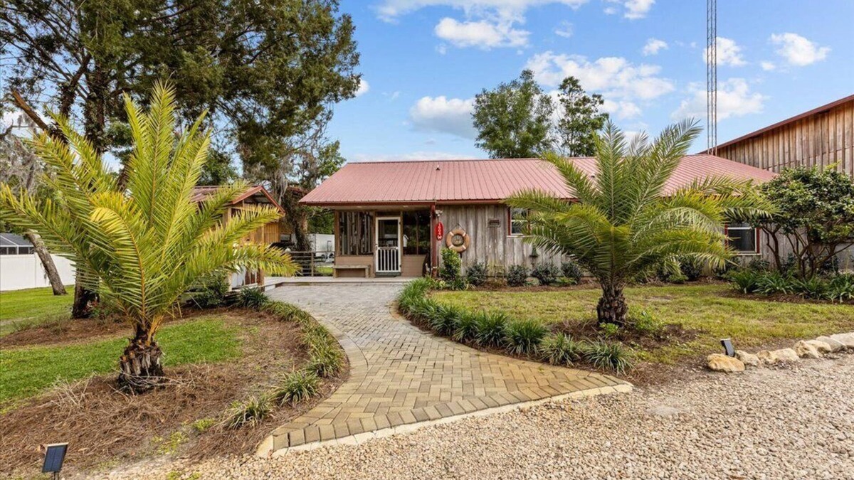 Steinhatchee House | Cypress Crab House of Steinhatchee! 1 block to river, parking, porch, parking