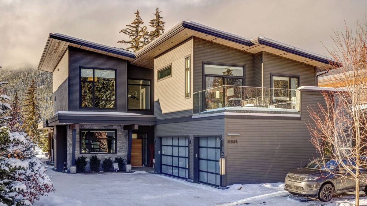 Whistler Ski Chalet | Cypress Links 5 Golf Course Home with attached suite, hot tub, A/C