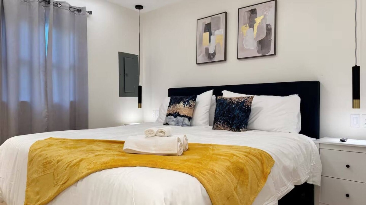 Newburgh Apartment | Cypress Suites 9A - KING 2BD/1BA Apt in Newburgh