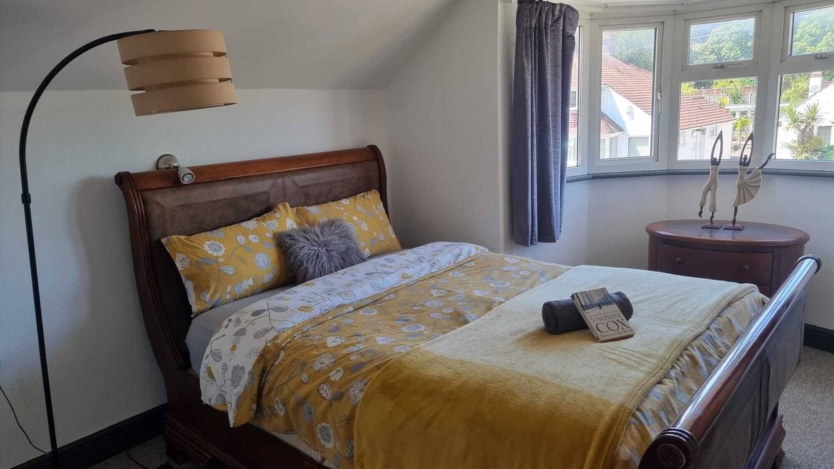 Little Holland Apartment | Cyrus House 2 bed apartment