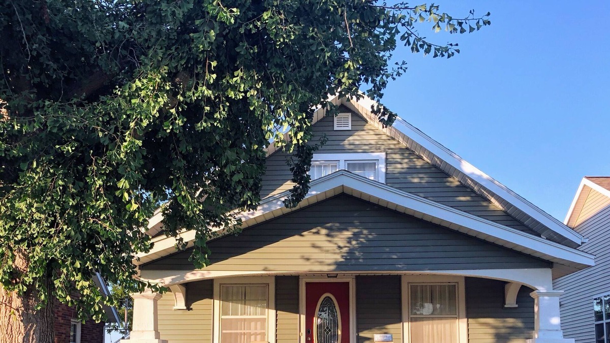 Southwest Area House | Czech Village Bungalow, Close to Downtown and New Bo Area, King Bed!