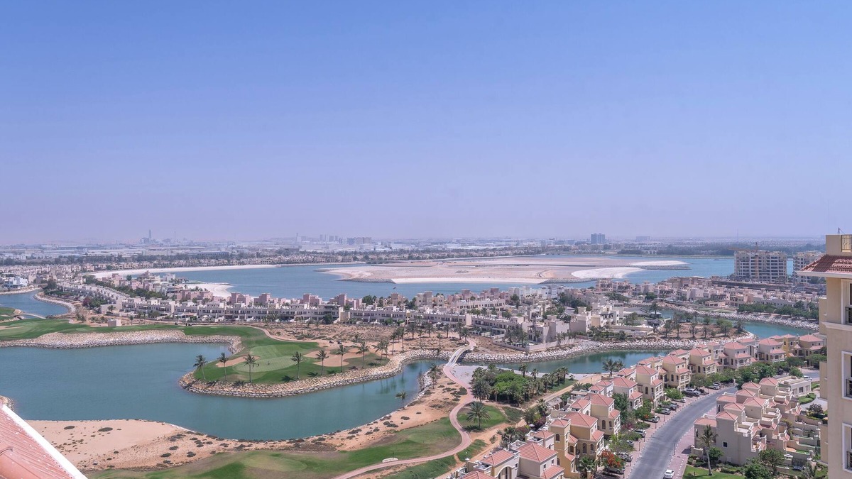 Al Hamra Village Apartment | Czechin - Royal Breeze 4