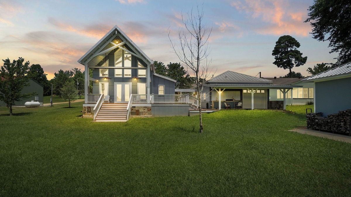 Negreet House | Déjà Blue, Wi-fi, Pier, Stunning Views, Cozy Neighborhood
