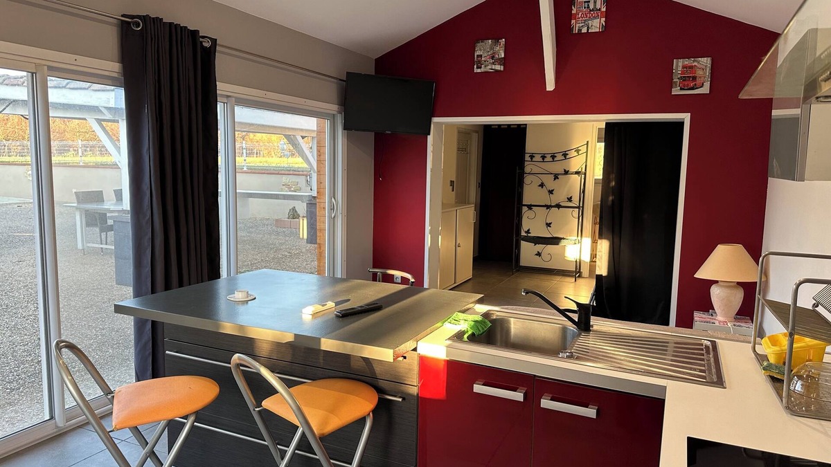 Saint-Vite Apartment | Dépendance 45m2 Tout Équipée Agréable et Calme Animaux de Compagnie Acceptés