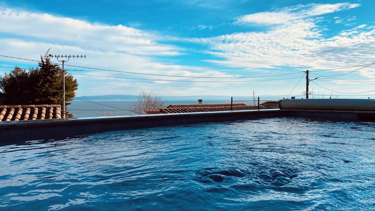 Istres Apartment | Dépendance Avec Jacuzzi, vue Panoramique sur Lanse du Ranquet et Plage à Pied !