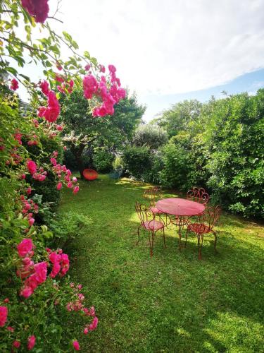 Saint Augustin Apartment | Dépendance Cosy dans Maison Bordelaise à 200m du tram et du CHU