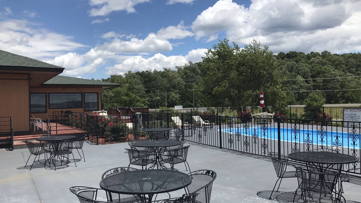 Farmerville Hotel | D'Arbonne Lake Motel