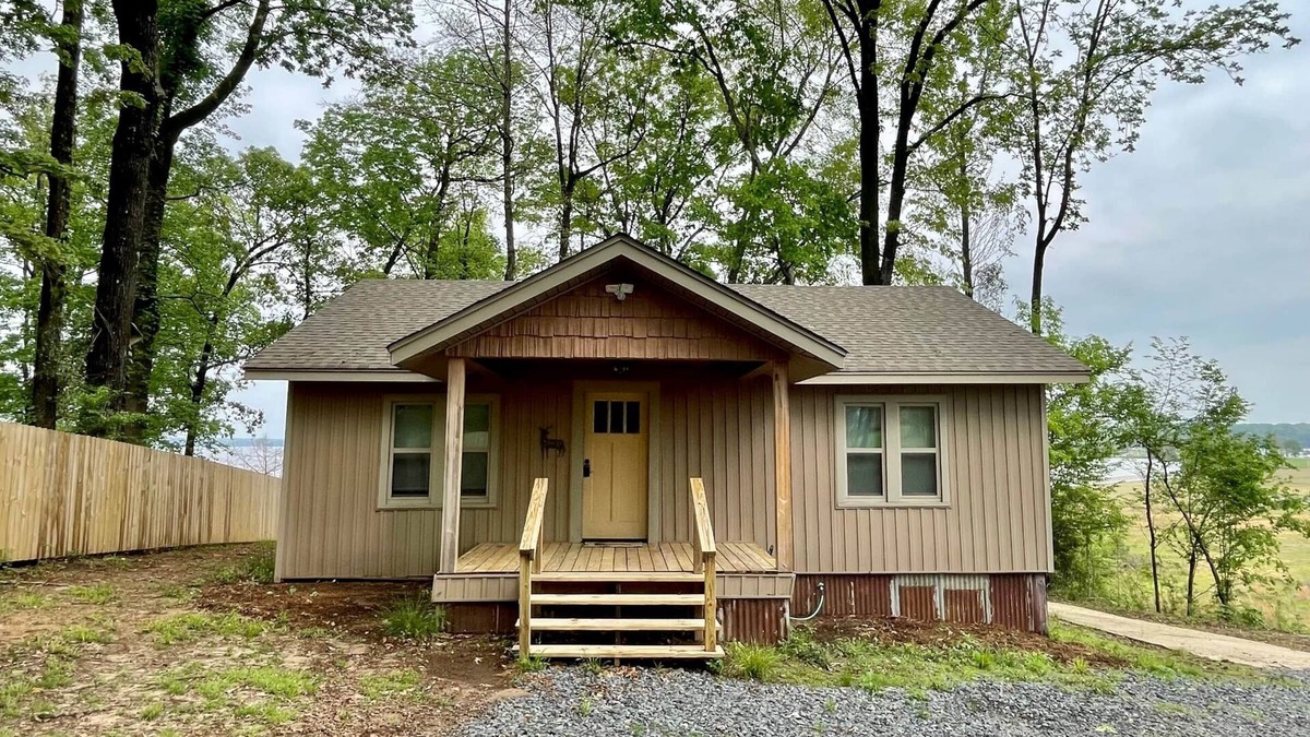 Farmerville House | D'Arbonne Nest Rentals: The Pelican's Nest
