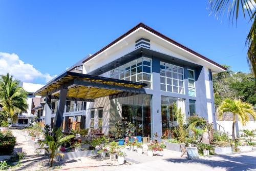 Dinadiawan Hotel | D' Elmer's Resort and Convention Hotel