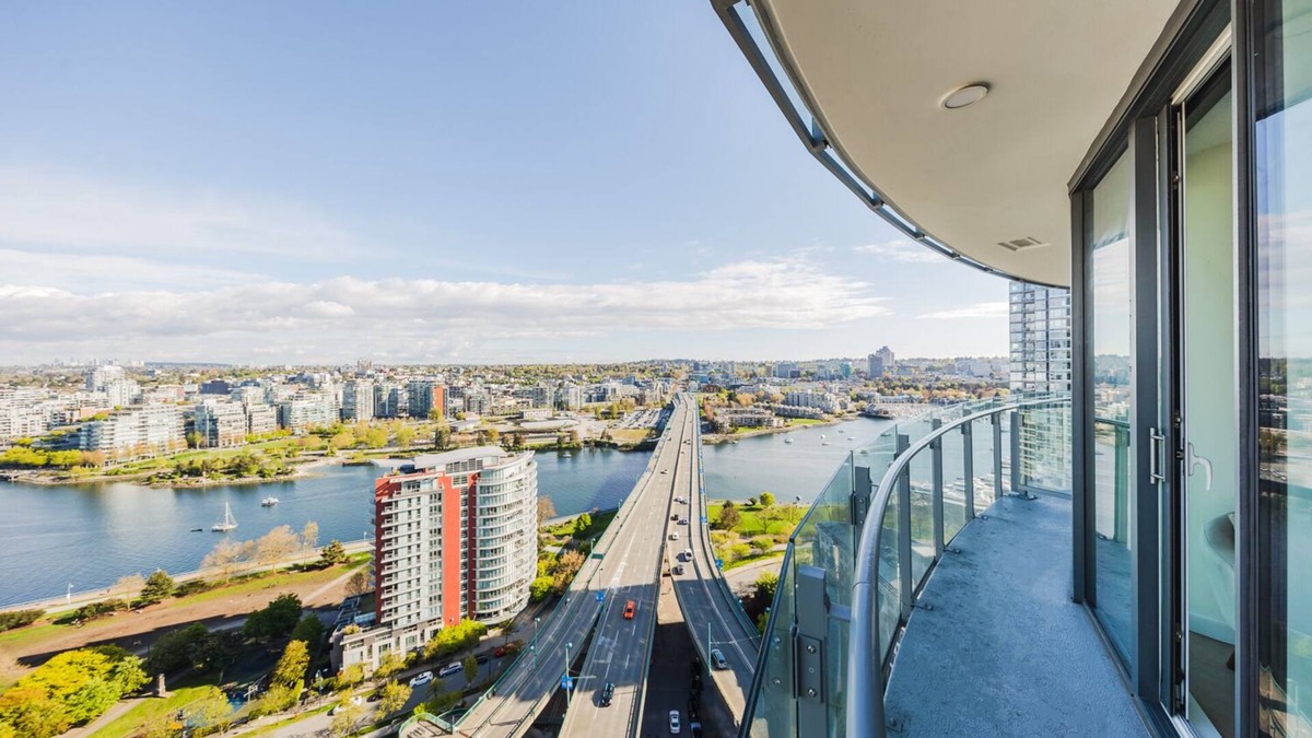 Central Condo | D10 - 2 Bedroom in Yaletown