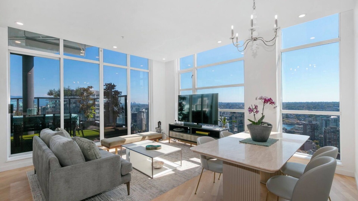 Downtown Vancouver Condo | D18 - Amazing 2 Bed Prestigious Residence!