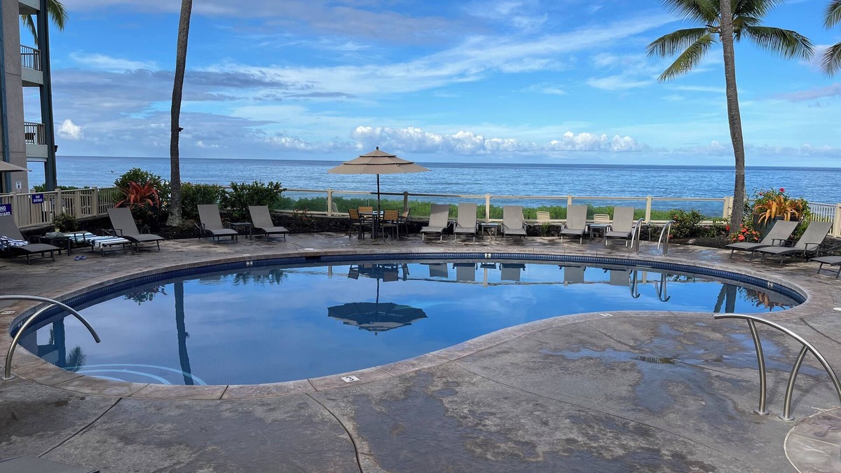 Historic Kailua Village Condo | D35 Kona Reef - True Oceanfront & Top Floor! AC throughout!