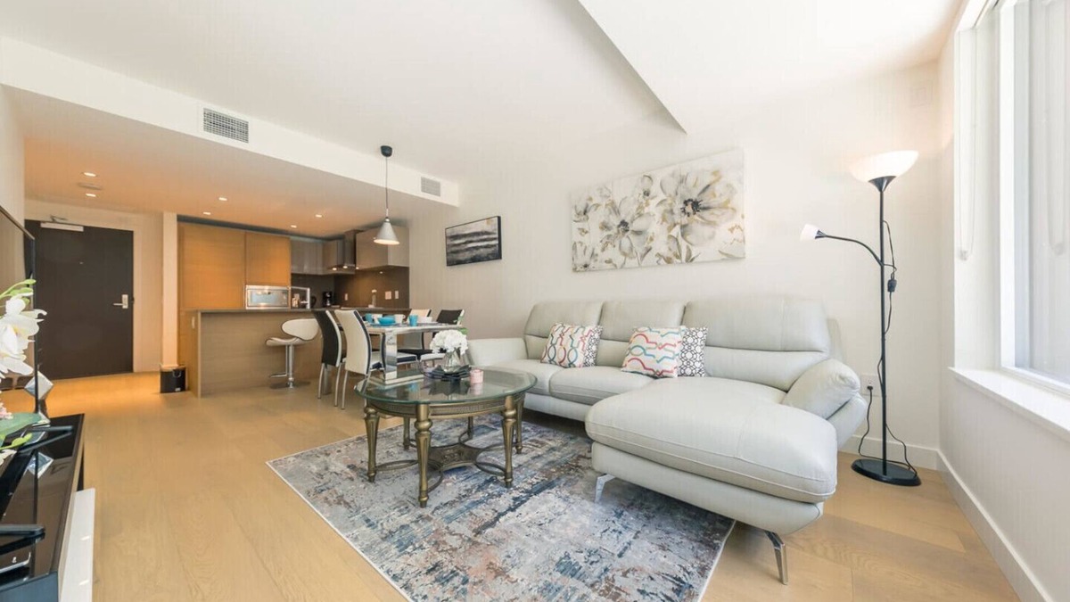 Kerrisdale Condo | D39 - Stunning 2br with Huge Patio