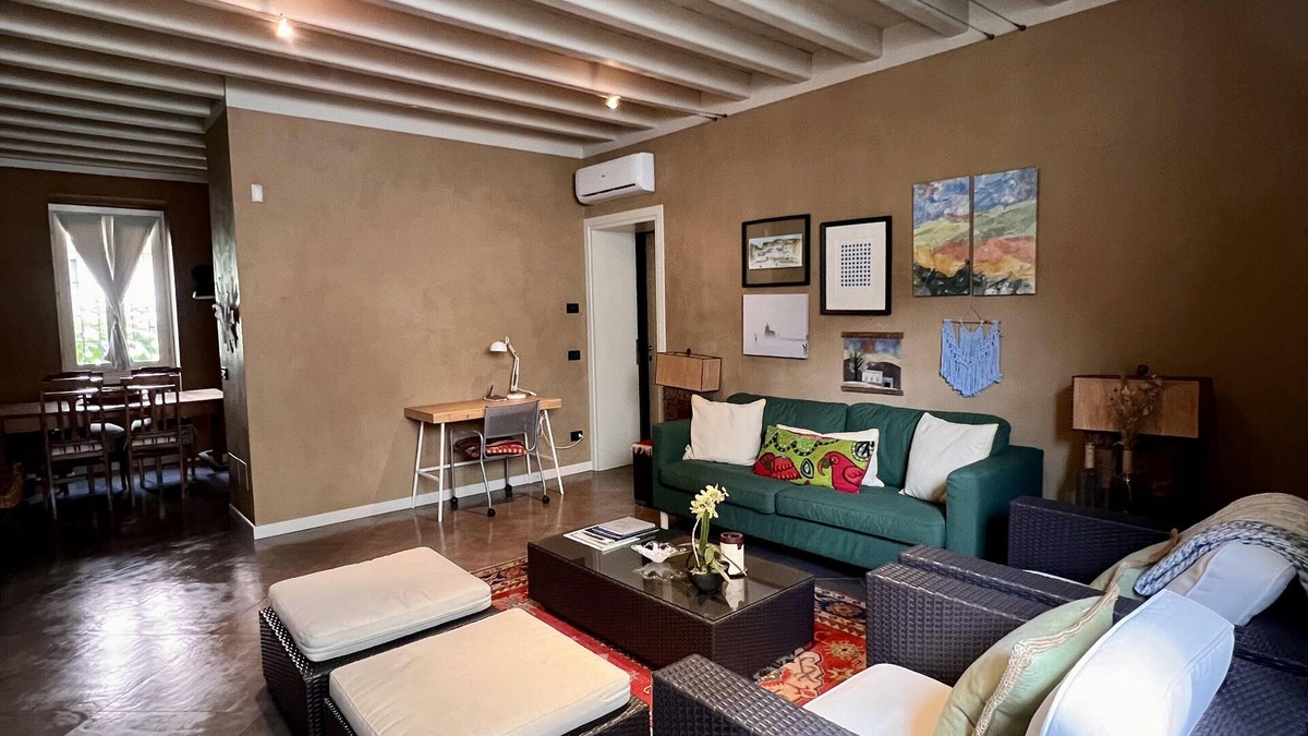 Centro Storico Nord Apartment | da Mari - in the historical center of Brescia, refined, quiet and spacious