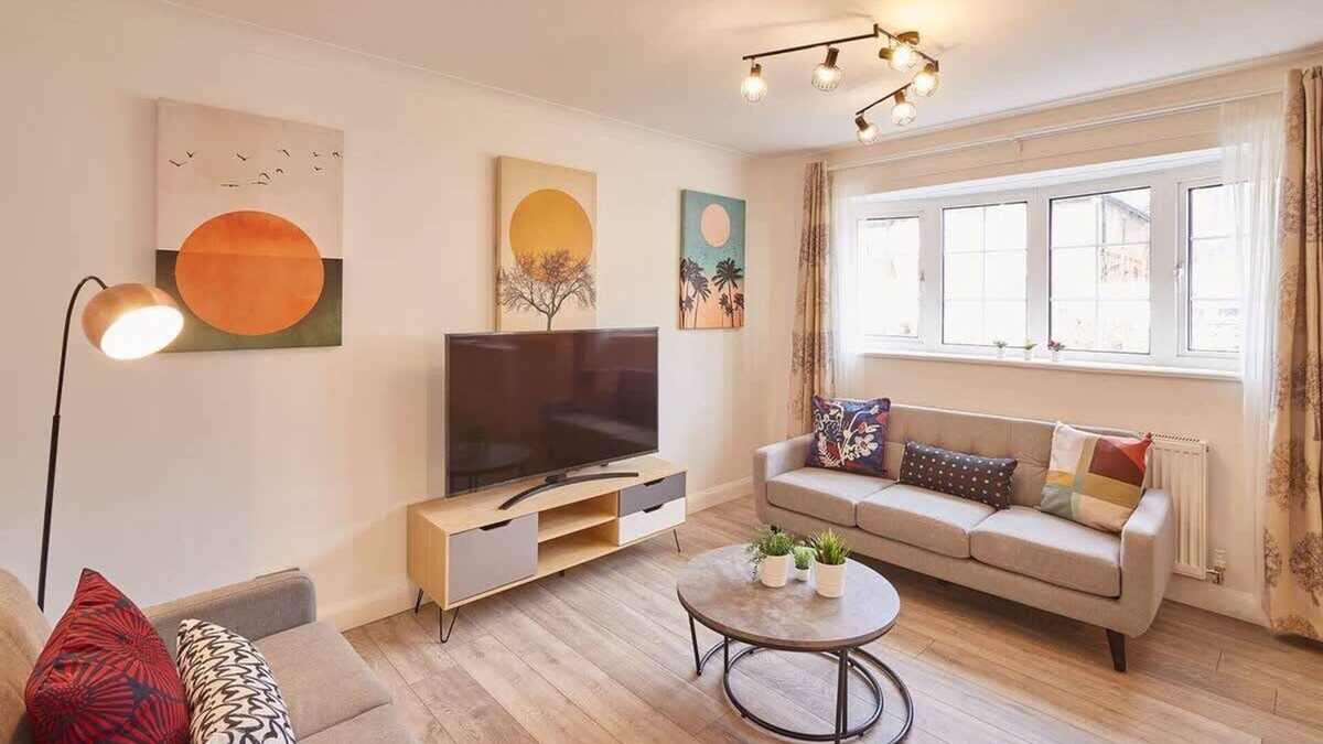 Darlington House | Dacama @ Dene Grove - w/Patio & 2 Free Parking