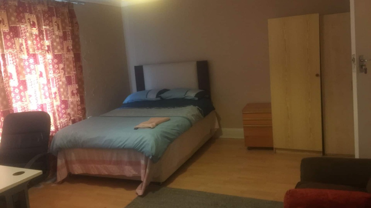 Hendon House | DACH Property 3 Bed property In Hendon