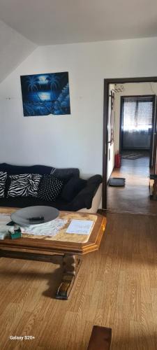 Walldorf Apartment | Dachgeschoss Wohnung mit Balkon