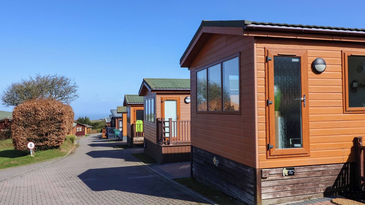 Mullacott Cottage | DAFFODIL LODGE, pet friendly in Ilfracombe