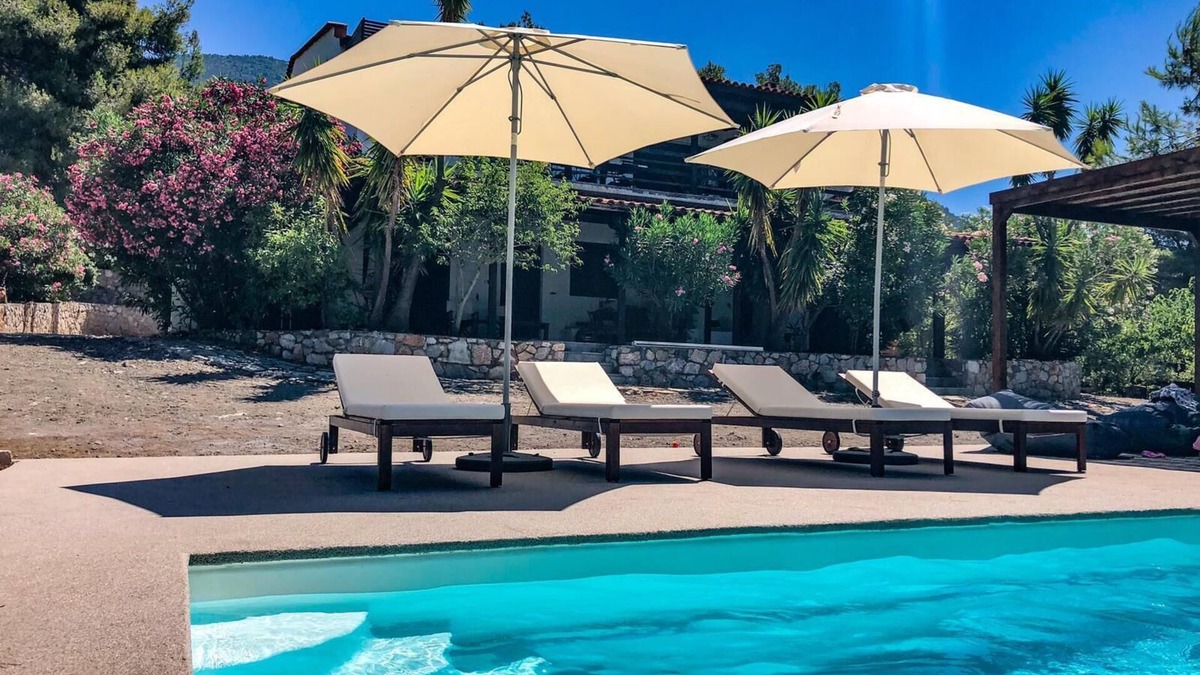 Paradise Beach Villa | Dafnihousegreece.com