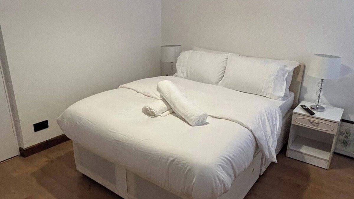 River House | Dagenham - Stay 5 - Garden - Parking - PetFriendly